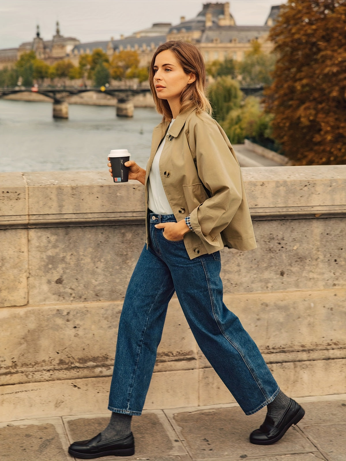 Veste Femme Courte Beige à Boutons Col Chemise & Poches Plaquées