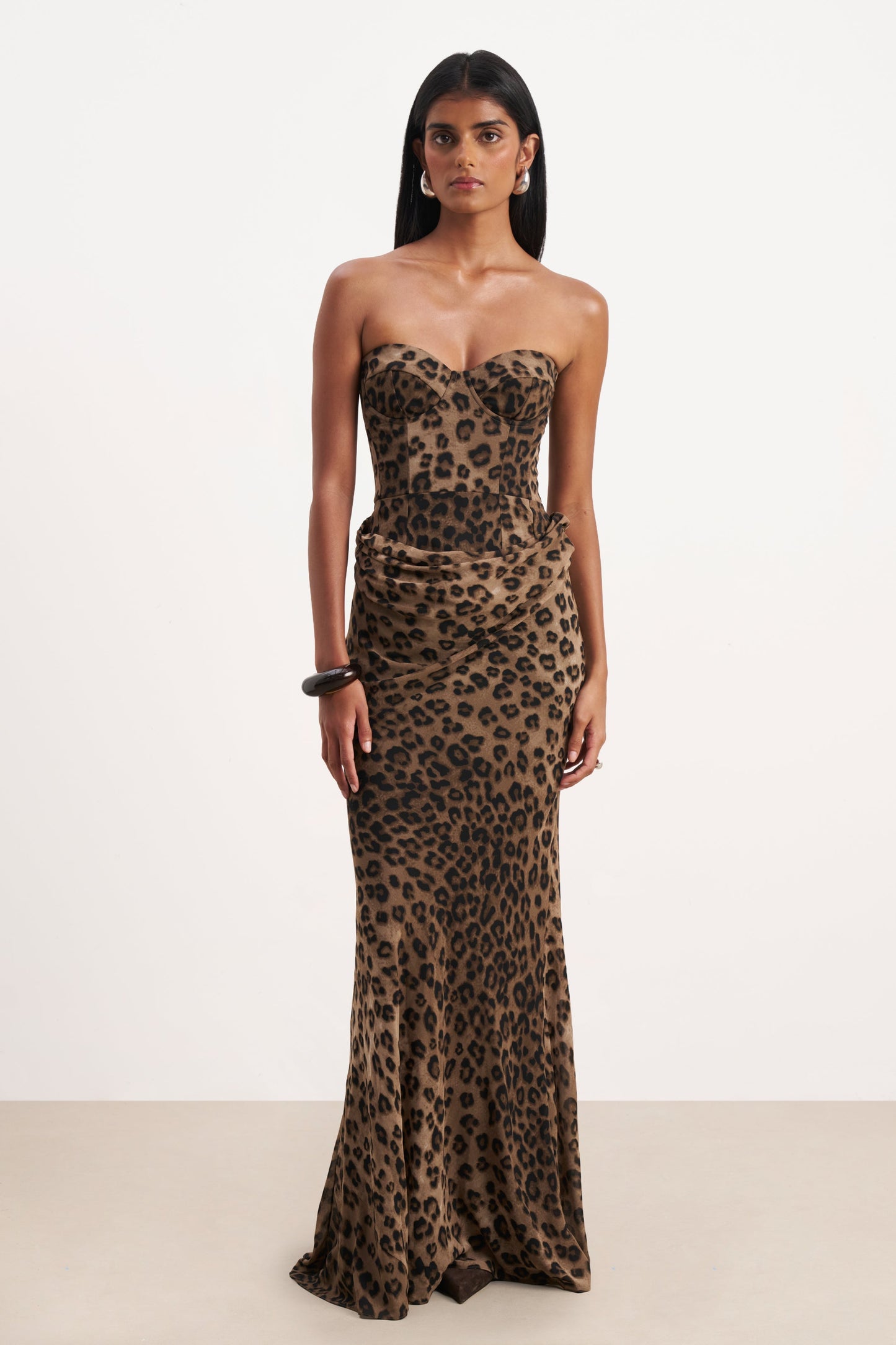 Koriora | Robe Maxi Léopard Chemaine — Corset Sculptant & Drapé Sweetheart