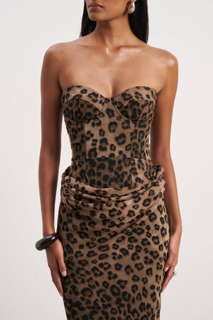 Koriora | Robe Maxi Léopard Chemaine — Corset Sculptant & Drapé Sweetheart