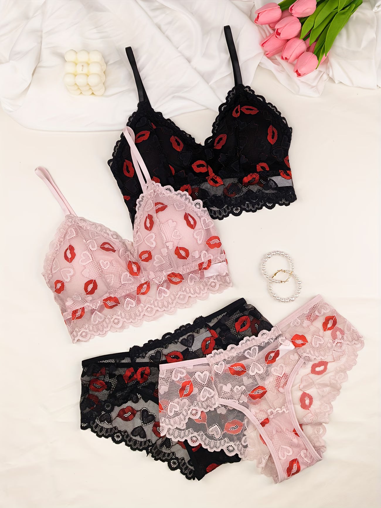 Koriora | Lot de 4 Ensembles Lingerie Dentelle Romantique — Soutien-Gorge & Culotte Taille Basse Cœurs & Lèvres