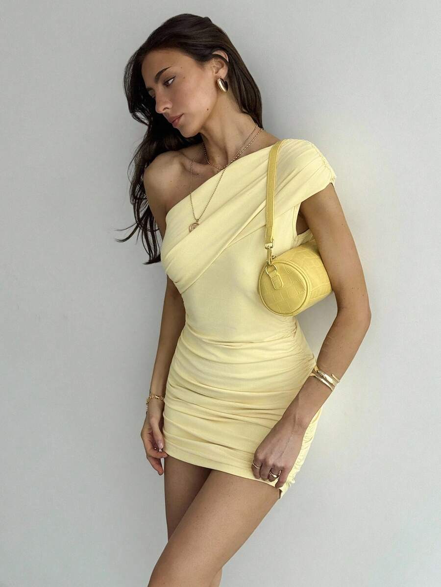 Koriora | Robe Mini One-Shoulder Evy — Asymétrique & Plissée Jaune Pastel