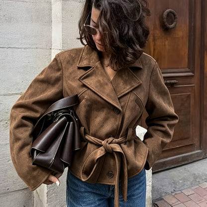 Veste Femme Marron Effet Daim à Ceinture – Coupe Courte & Col à Revers