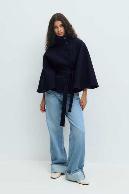 Koriora | Cape Loreza — Cape Femme Élégante & Manteau Mi-Saison Chic Intemporel