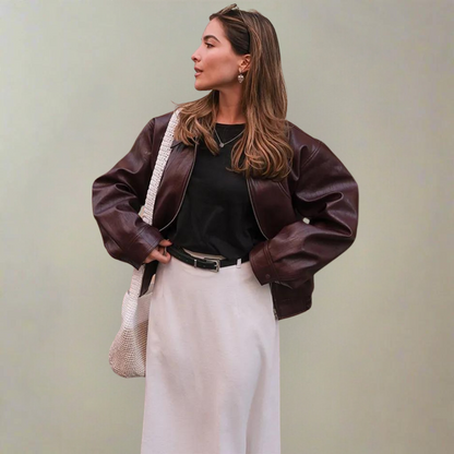 Koriora | Veste Berry Luxe Bordeaux — Cuir Vegan Premium & Élégance Audacieuse Automne
