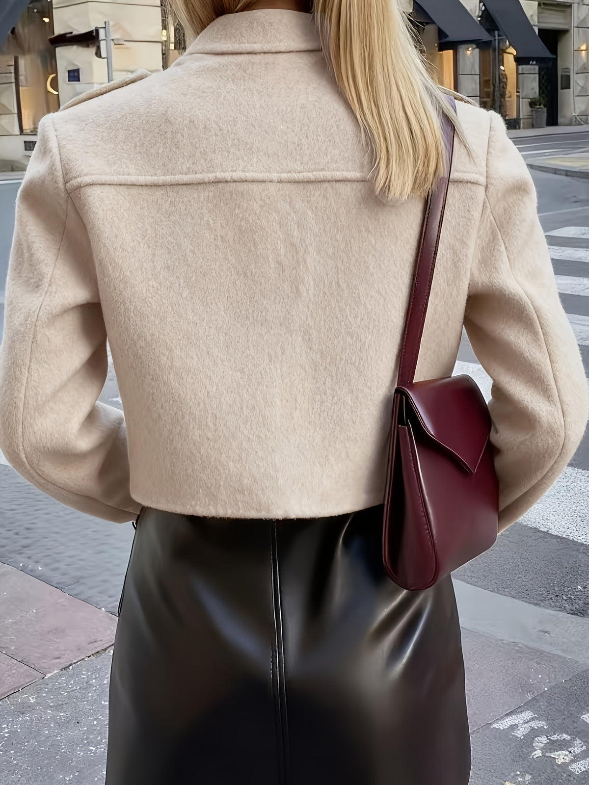 Veste Femme Courte à Boutons Dorés & Poches  Col Montant