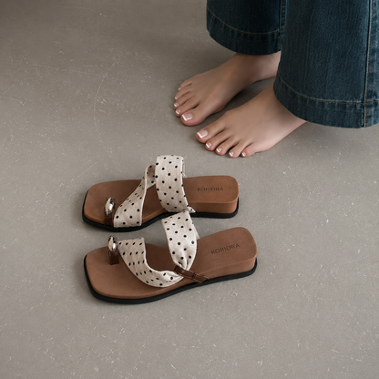 Koriora | Sandales Plates Femme Bohème Entredoigt Été — Tissu Détail Métallique