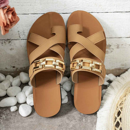 Koriora | Sandales Plates Brides Croisées Camille — Détails Dorés & Chic Camel