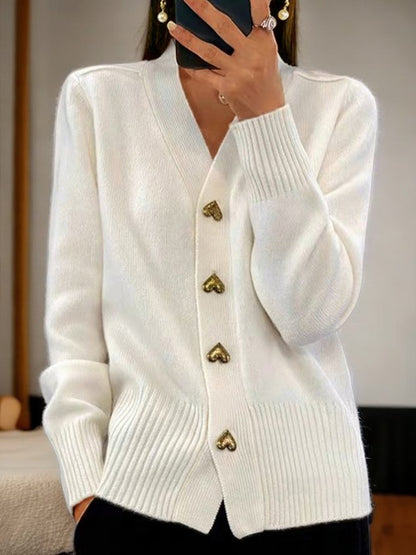 Cardigan Col V Boutons Cœur Femme Finitions Côtelées & Féminité Élégante
