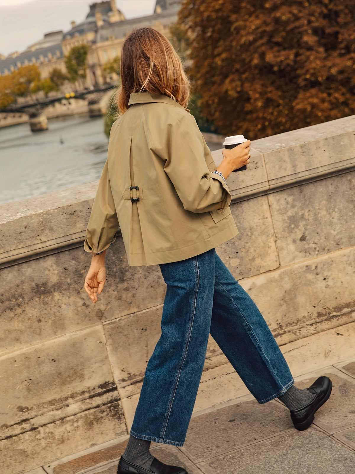 Veste Femme Courte Beige à Boutons Col Chemise & Poches Plaquées