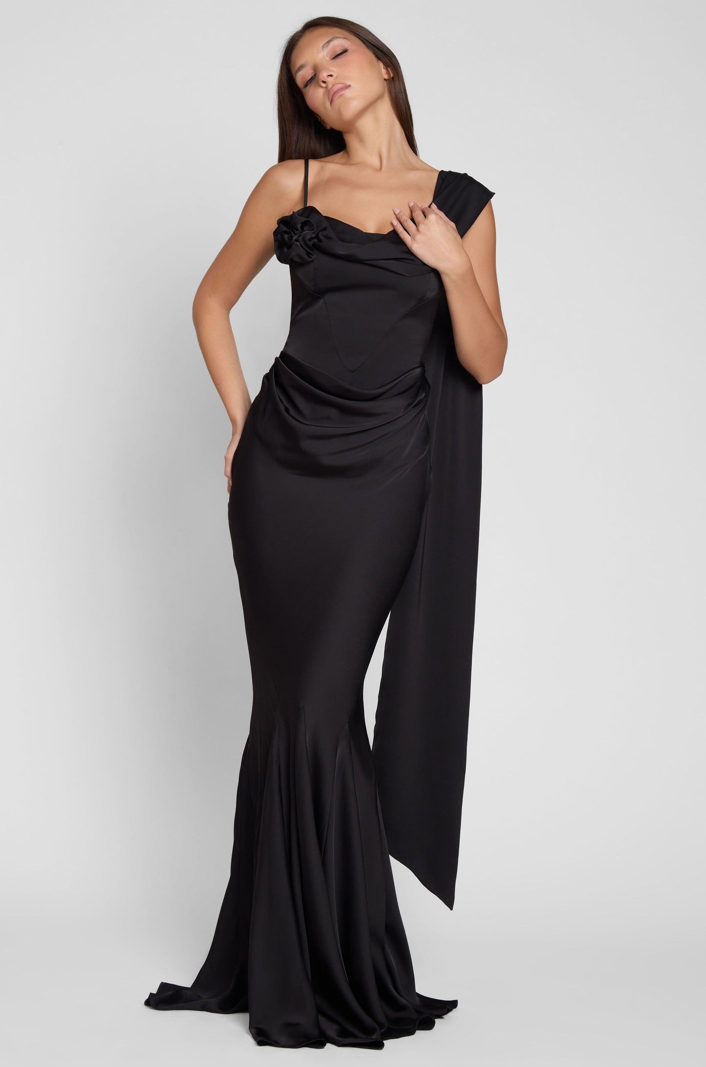 Koriora | Robe Maxi Céline — Corset Satiné & Rosette Épaule Romantique