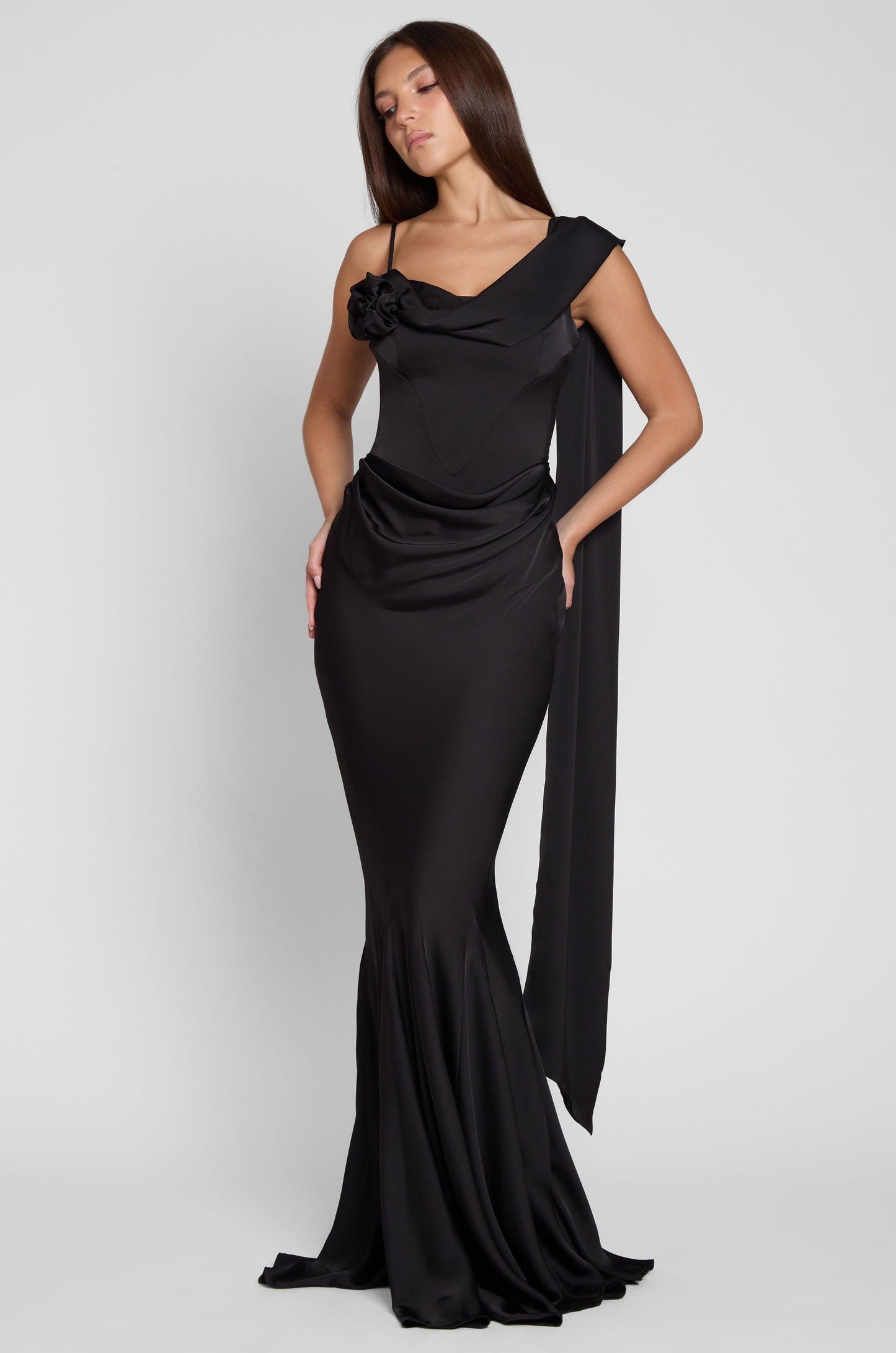 Koriora | Robe Maxi Céline — Corset Satiné & Rosette Épaule Romantique