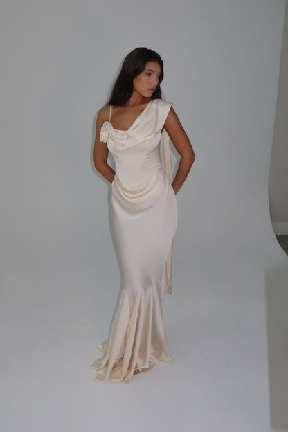 Koriora | Robe Maxi Céline — Corset Satiné & Rosette Épaule Romantique