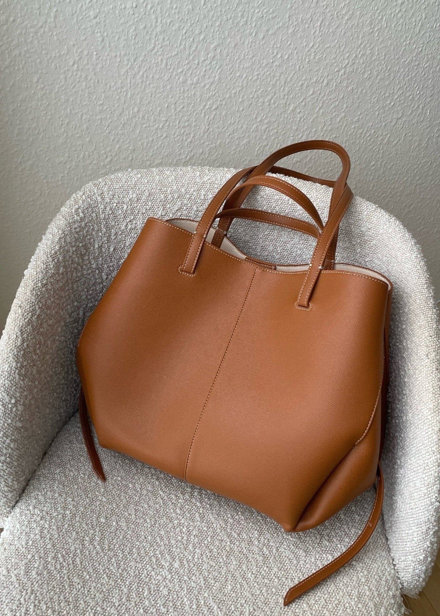 Koriora | Sac Traseur Mila Camel — Silhouette Minimaliste & Élégance Intemporelle