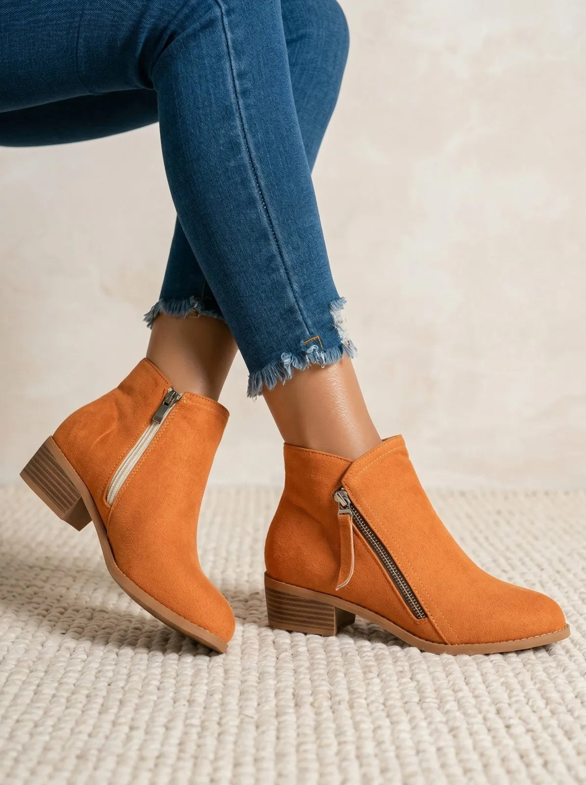 Bottes Femme en Daim à Talon Bloc 4 cm – Zip Latéral