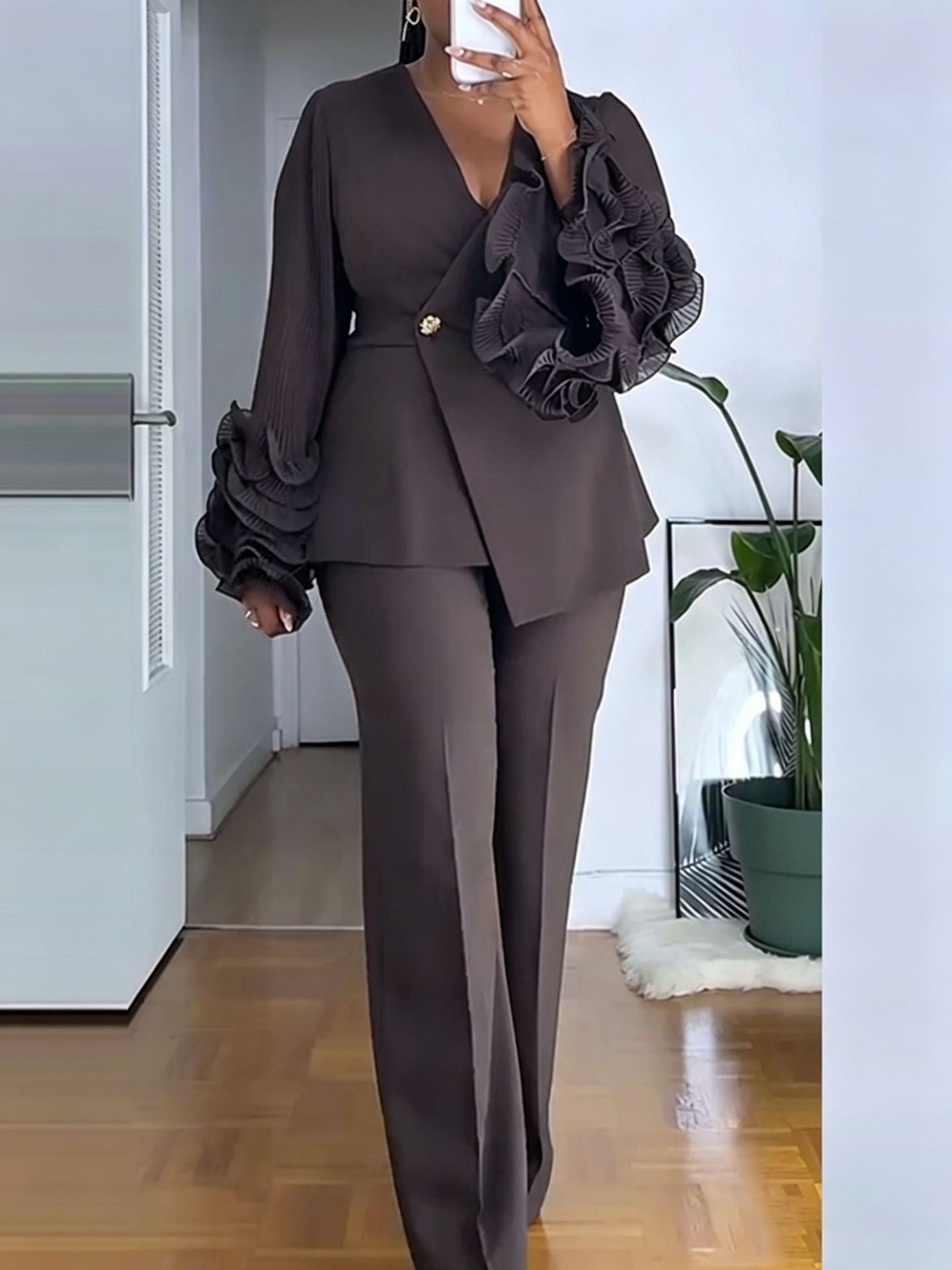 Koriora | Ensemble Tailleur Delphine — Manche Asymétrique Volantée & Veste Cache-Cœur Peplum