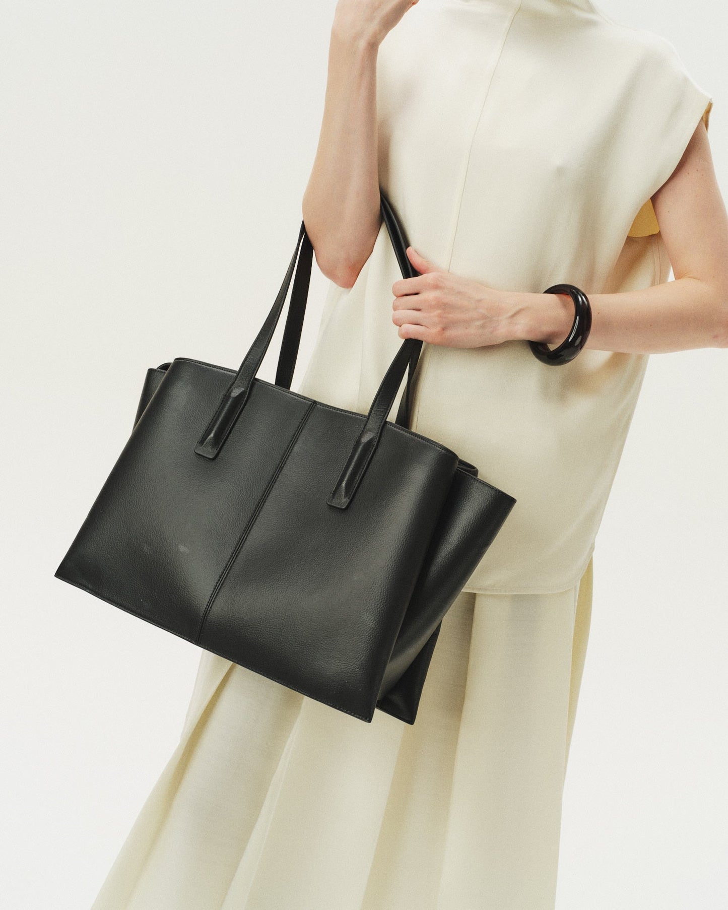 Koriora | Tote Bag Caroline — Design Intemporel & Élégance Fonctionnelle