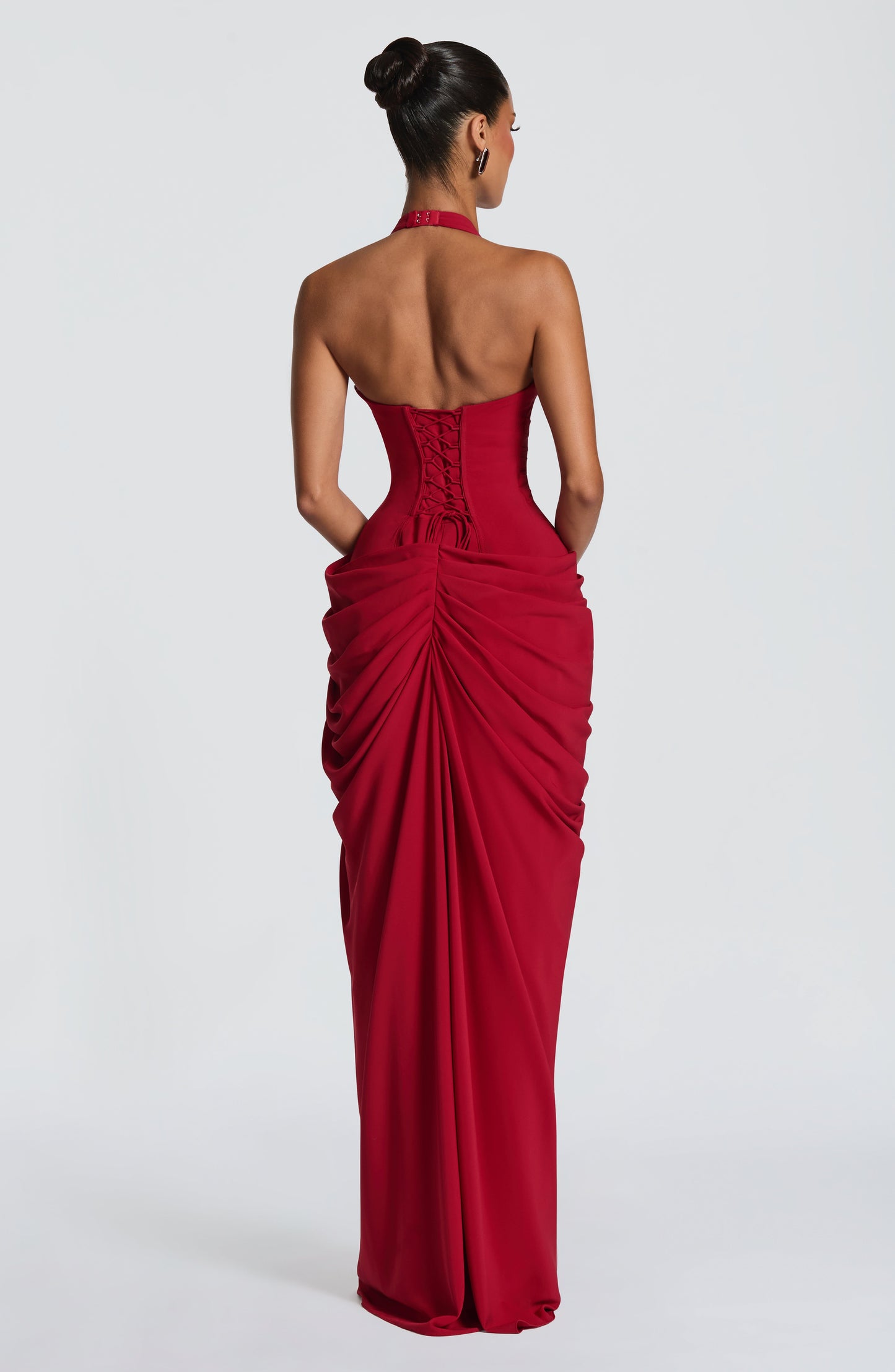 Koriora | Robe Maxi Bustier Linde — Halter Profond & Drapé Asymétrique