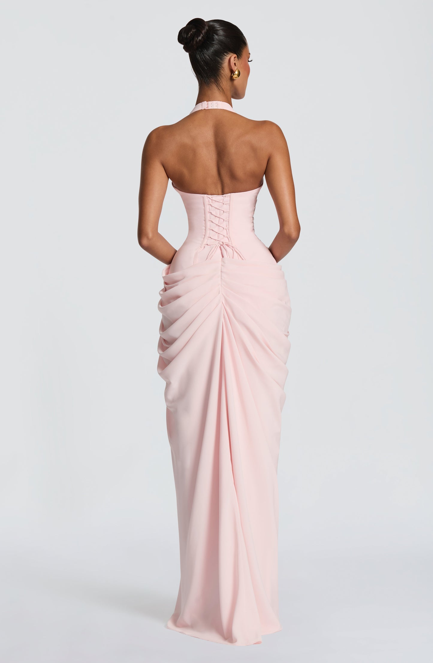 Koriora | Robe Maxi Bustier Linde — Halter Profond & Drapé Asymétrique
