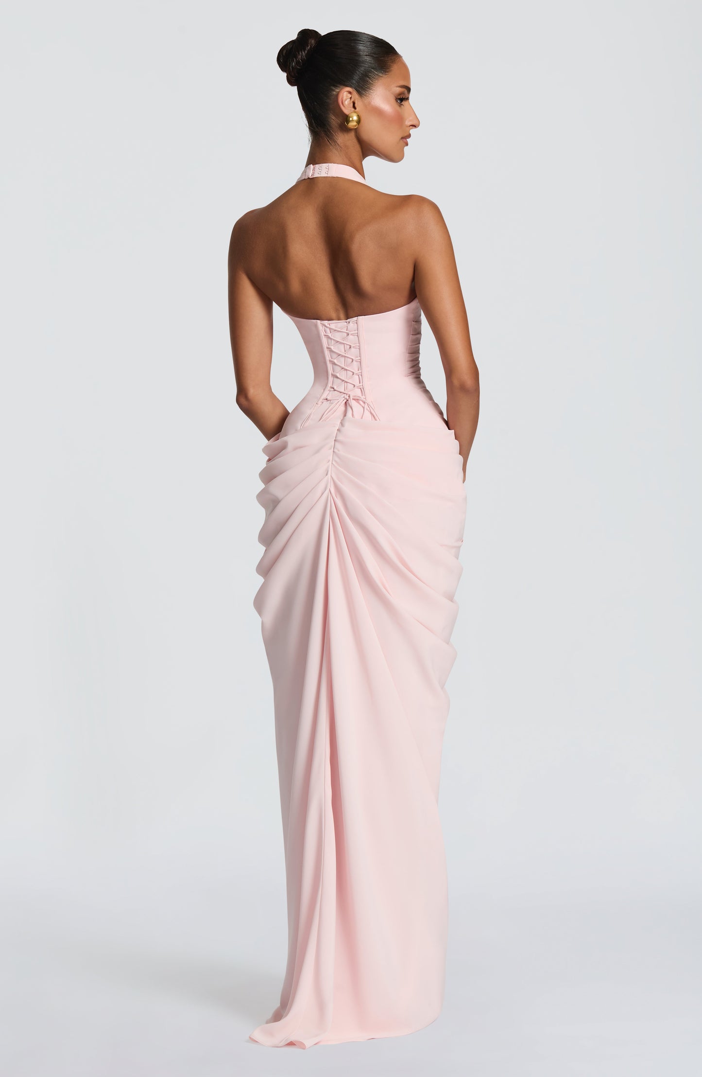 Koriora | Robe Maxi Bustier Linde — Halter Profond & Drapé Asymétrique