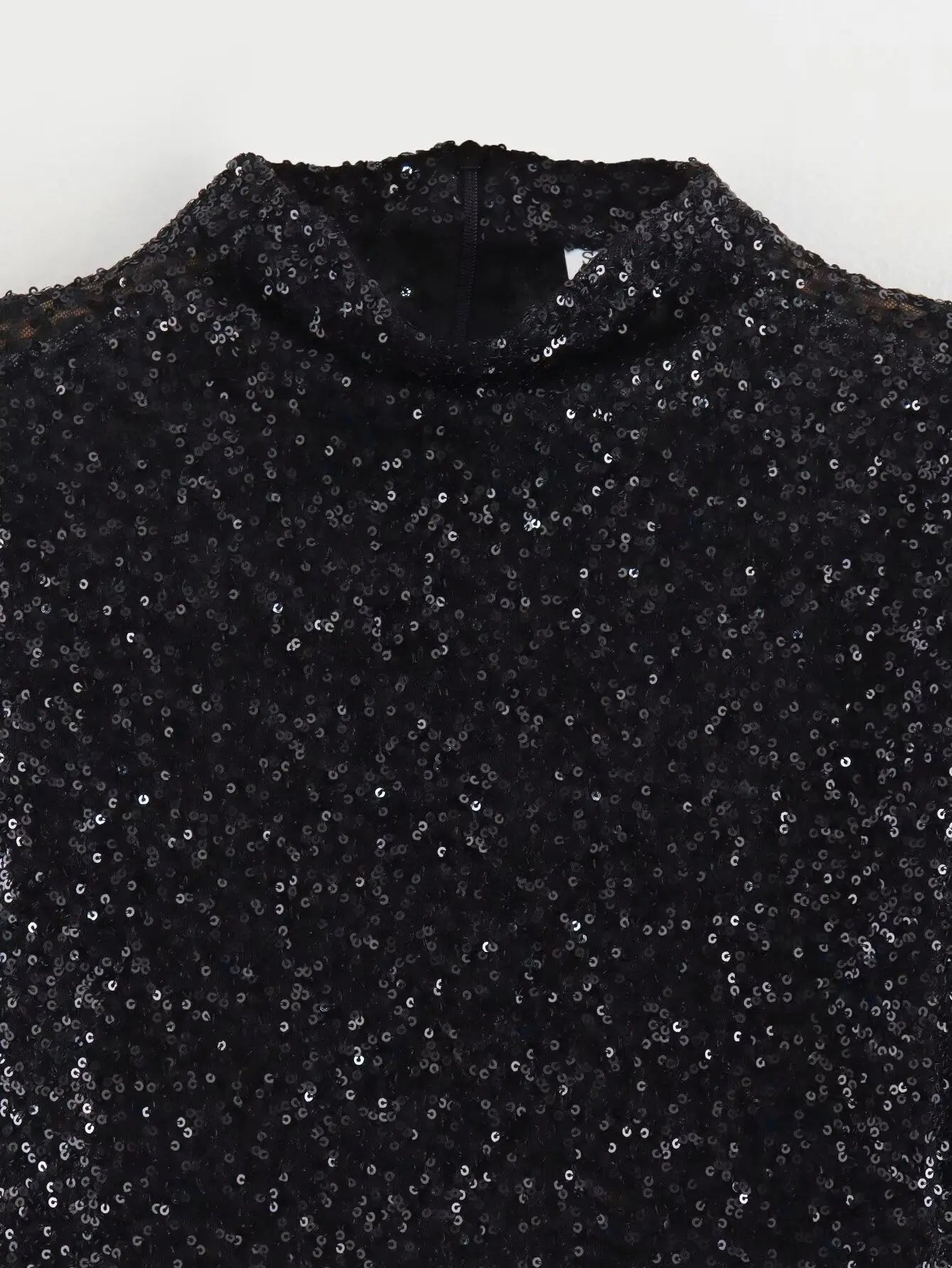 Koriora | Robe Mini Sequins Nova — Épaules Structurées & Col Montant