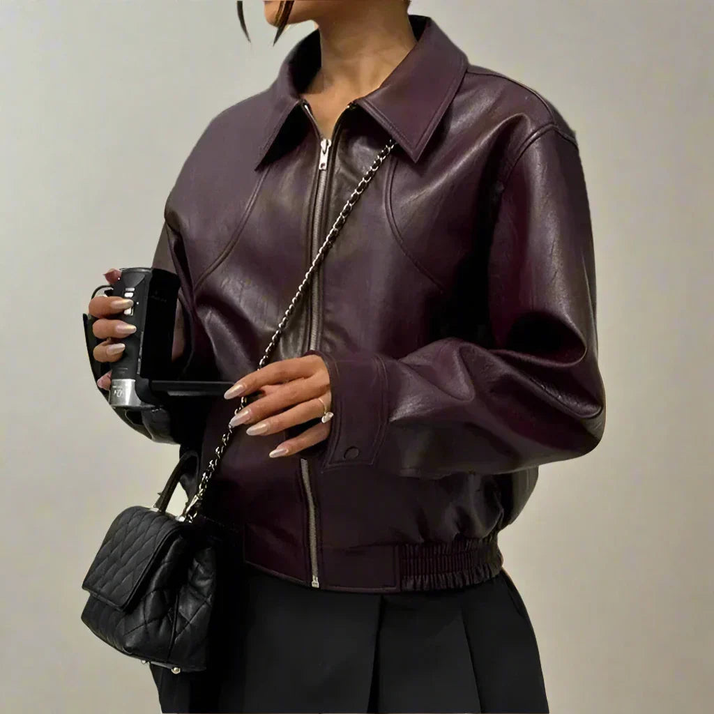 Koriora | Veste Berry Luxe Bordeaux — Cuir Vegan Premium & Élégance Audacieuse Automne
