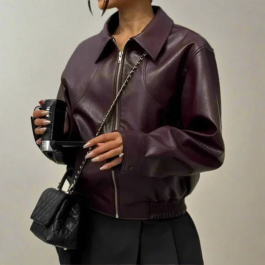 Koriora | Veste Berry Luxe Bordeaux — Cuir Vegan Premium & Élégance Audacieuse Automne