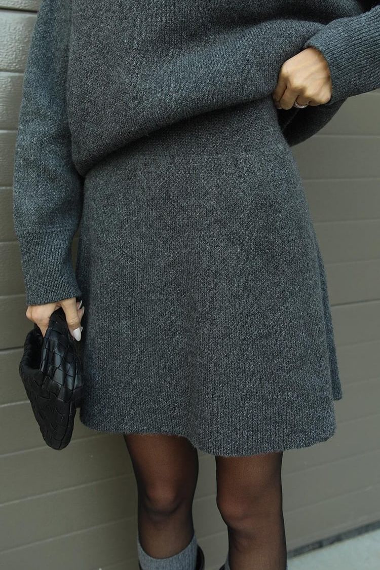 Koriora | Ensemble Cozy 2 Pièces Anora — Pull Oversize & Jupe Automne-Hiver Élégant
