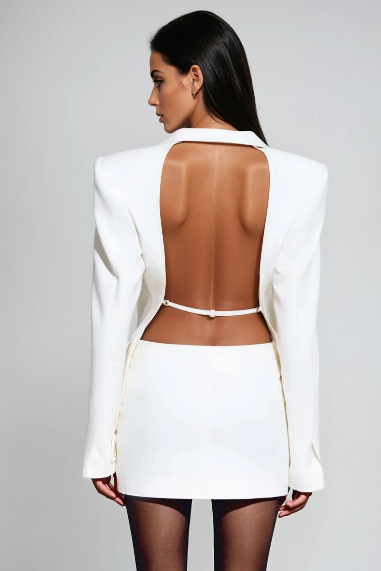 Koriora | Blazer Elure Blanc — Dos Ouvert Sensuel & Coupe Féminine Élégante