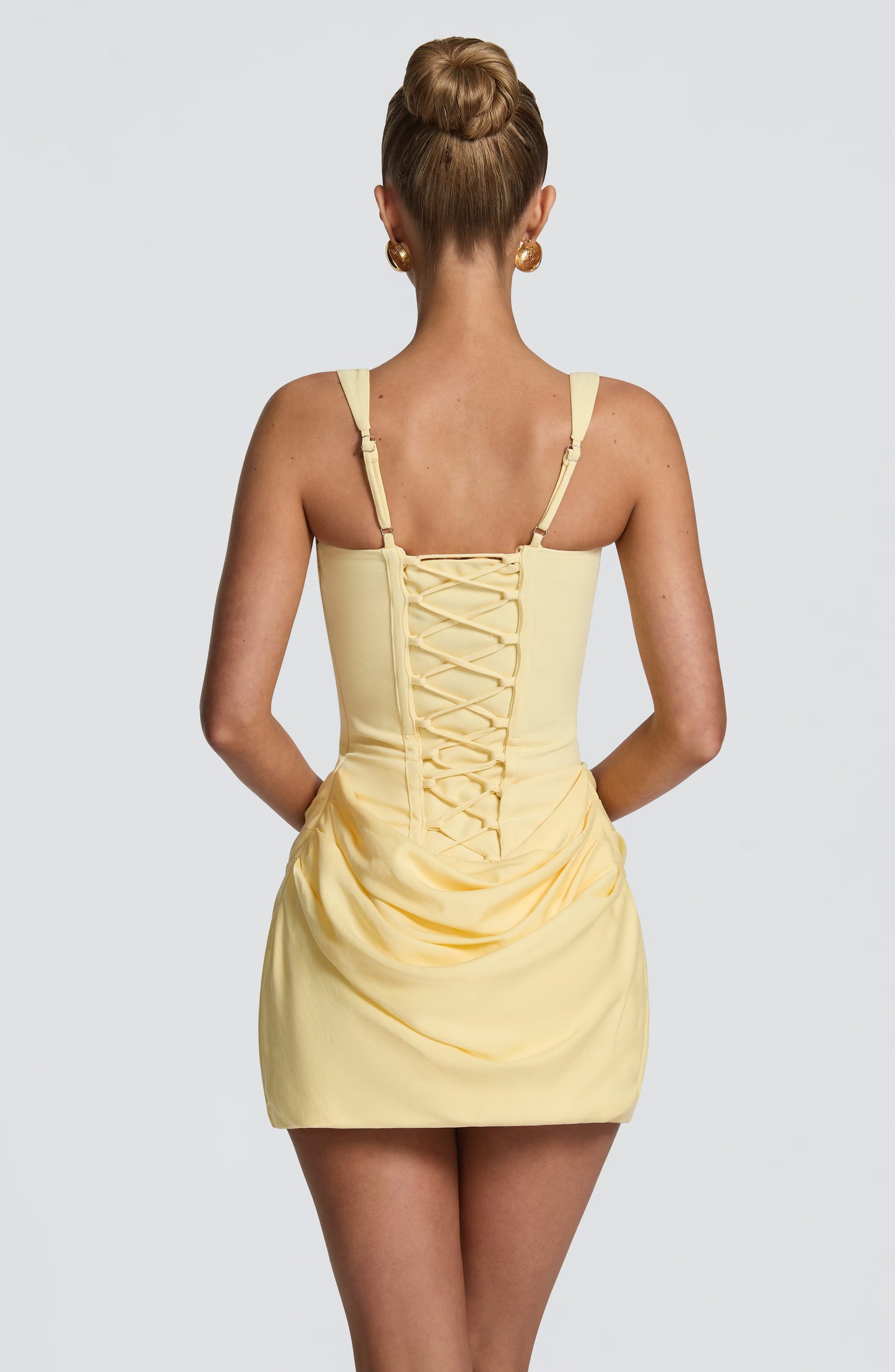 Koriora | Robe Mini Bodycon Indy — Col Carré & Coupe Sculptante