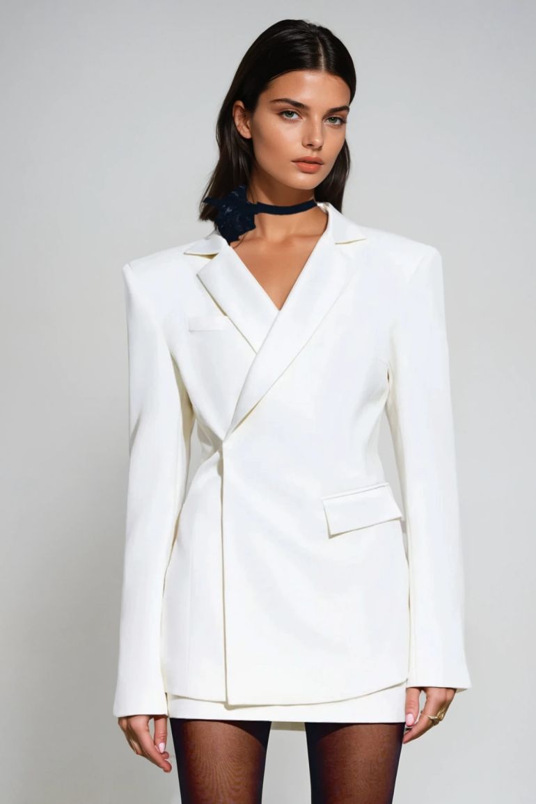 Koriora | Blazer Elure Blanc — Dos Ouvert Sensuel & Coupe Féminine Élégante