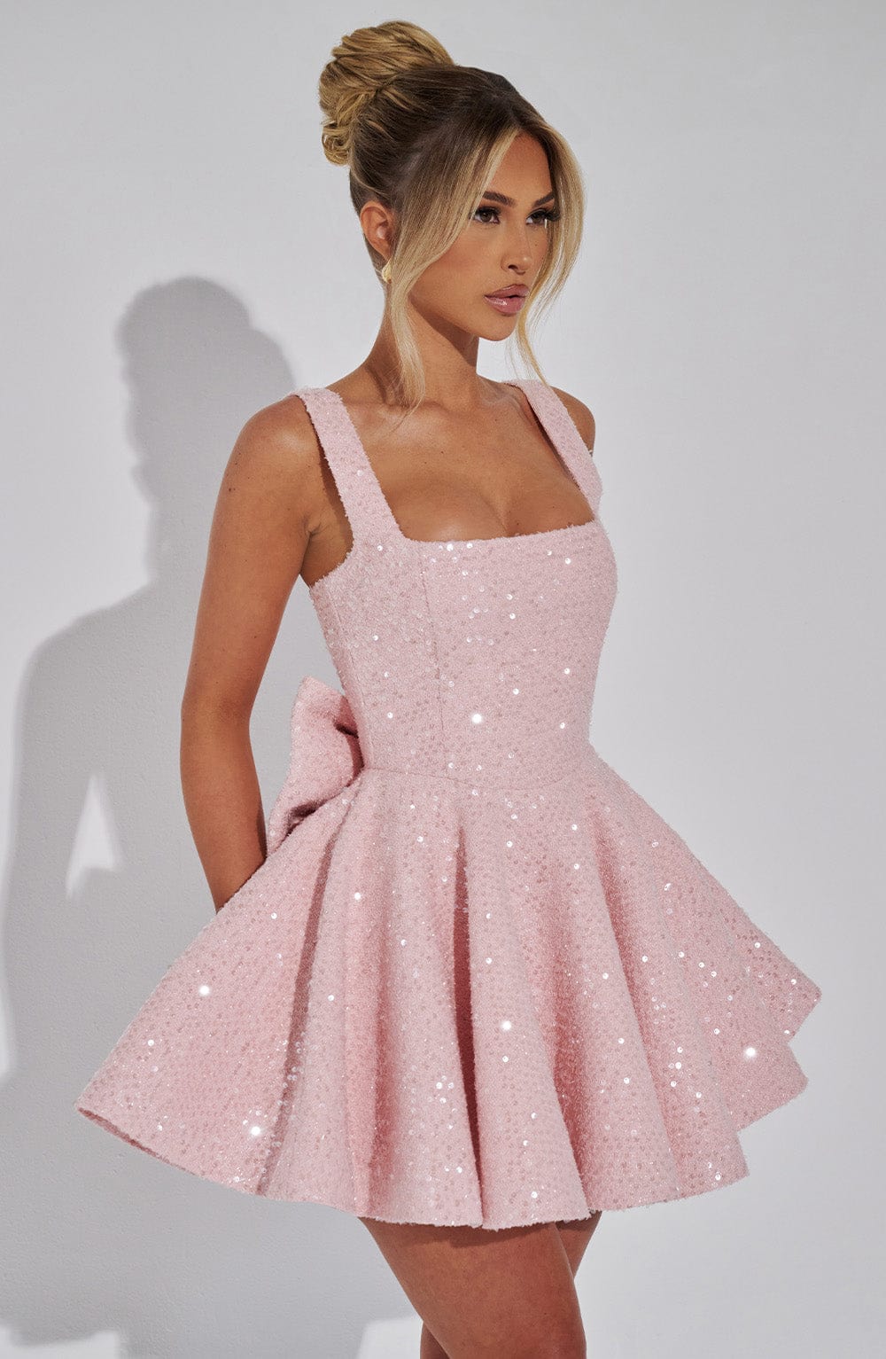 Koriora | Robe Mini Blanche Pailletée à Nœud Élégante Dorothy