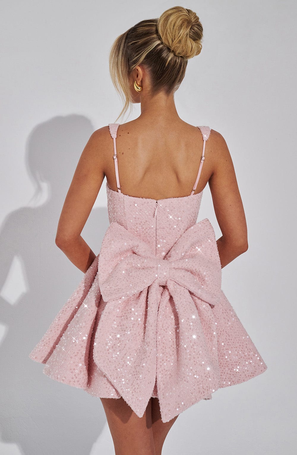 Koriora | Robe Mini Blanche Pailletée à Nœud Élégante Dorothy