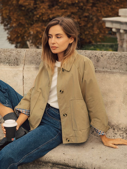 Veste Femme Courte Beige à Boutons Col Chemise & Poches Plaquées