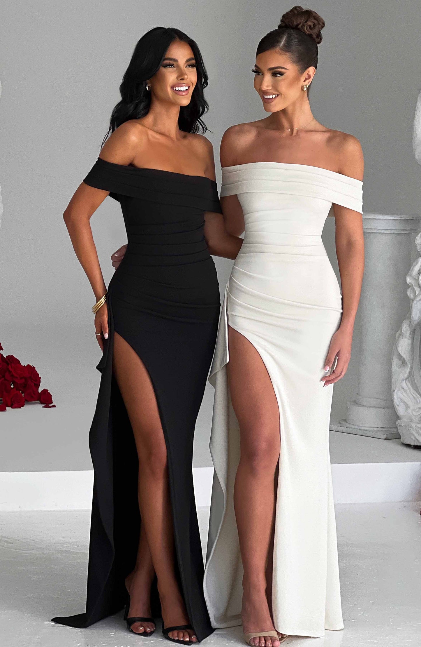 Koriora | Robe Maxi Pailletée Kelly — Bardot Élégant & Fente Haute Glamour