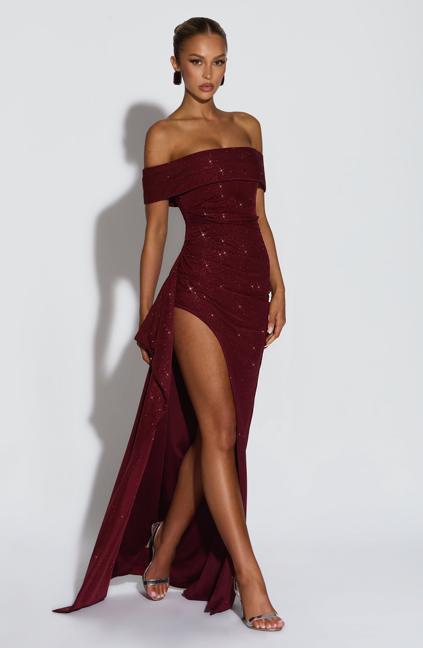 Koriora | Robe Maxi Pailletée Kelly — Bardot Élégant & Fente Haute Glamour