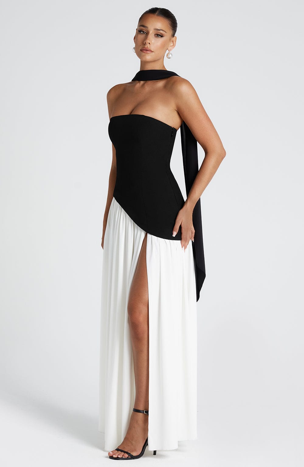 Koriora | Robe longue fendue satinée Twilight Bloom