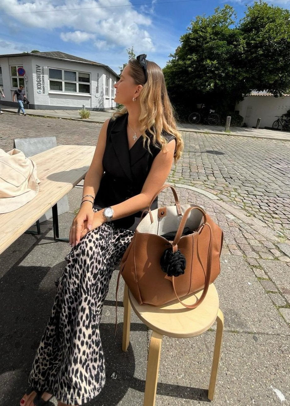 Koriora | Sac Traseur Mila Camel — Silhouette Minimaliste & Élégance Intemporelle