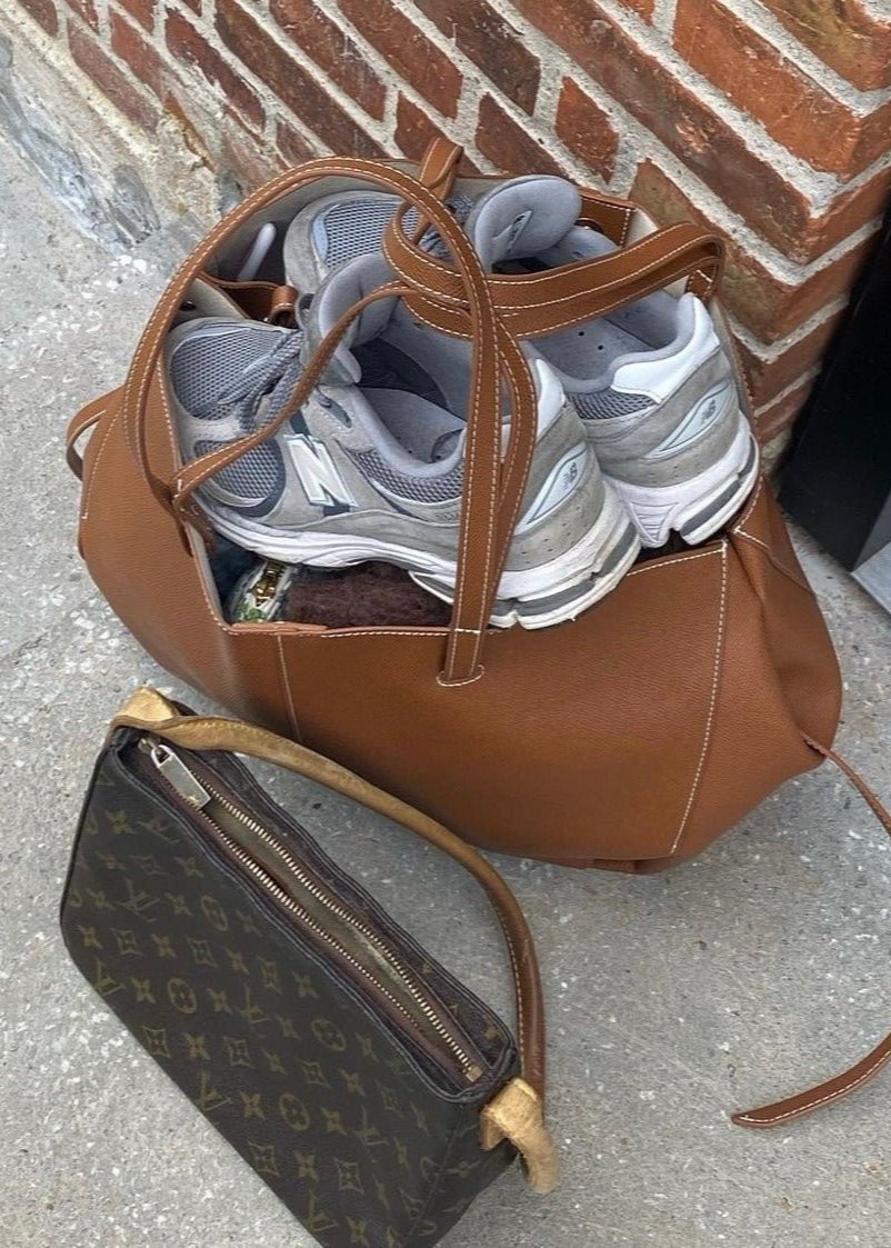 Koriora | Sac Traseur Mila Camel — Silhouette Minimaliste & Élégance Intemporelle