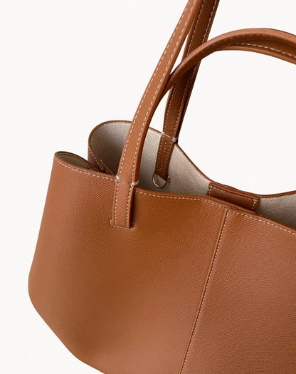 Koriora | Sac Traseur Mila Camel — Silhouette Minimaliste & Élégance Intemporelle