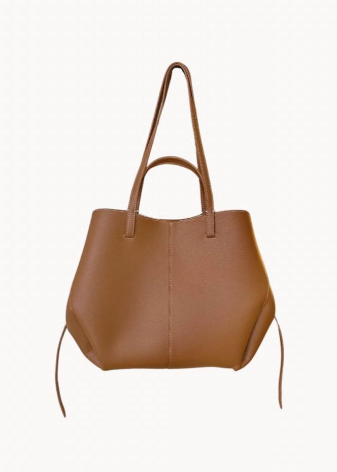 Koriora | Sac Traseur Mila Camel — Silhouette Minimaliste & Élégance Intemporelle