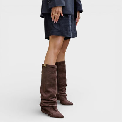 Bottes Femme à Bout Pointu & Boucle – Talon Bloc Bas et Tige Plissée