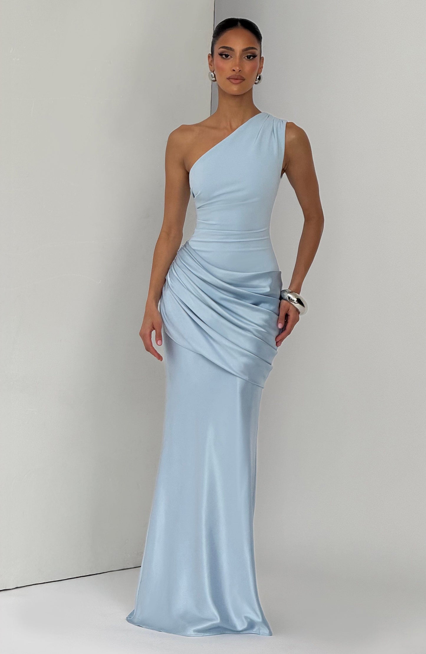 Koriora | Robe longue asymétrique Abbey