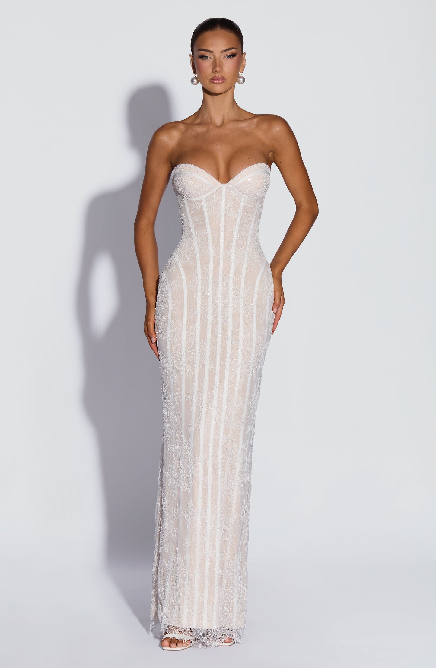 Koriora | Robe Maxi Mina — Corset Dentelle & Colonne Élégante Dos Lacé
