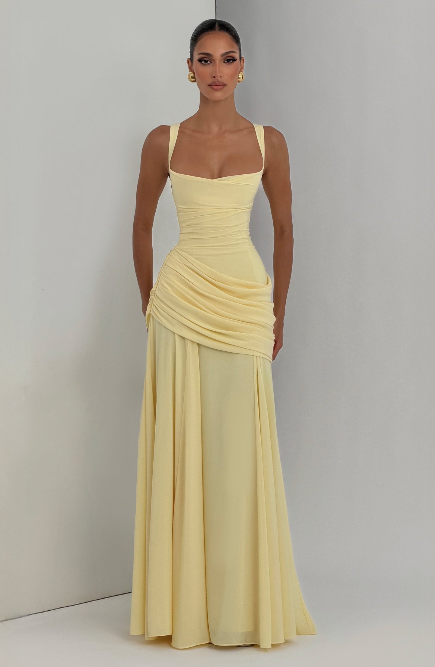 Koriora| Robe Longue Élégante Drapée Jaune Destiny
