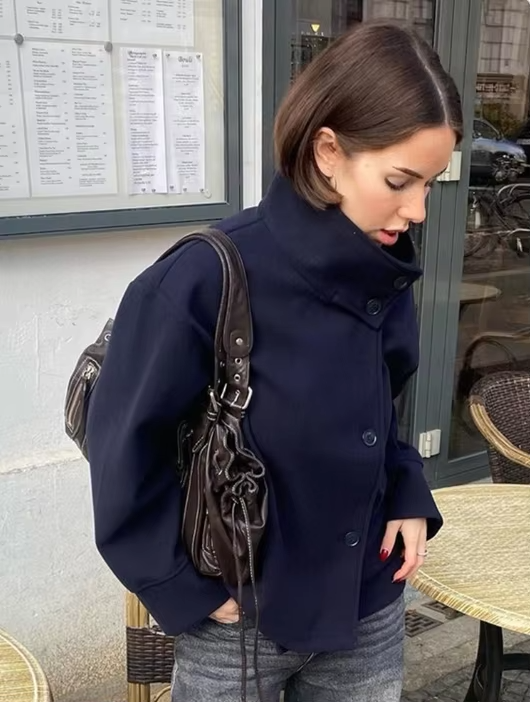 Veste Femme Courte Oversize à Col Montant  Boutonnée & Coupe Ample