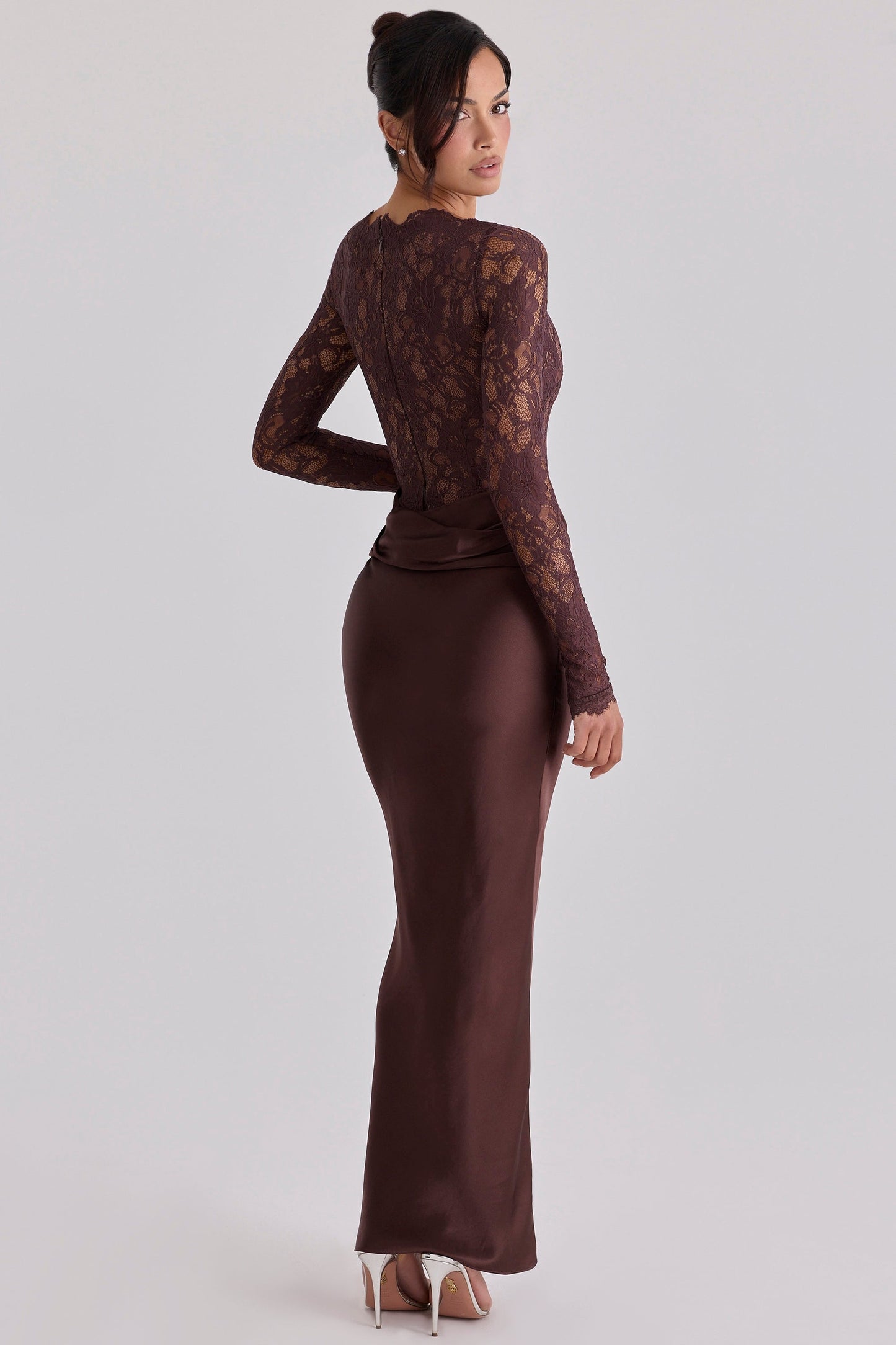 Koriora | Robe Longue Nadia  Satinée & Dentelle Élégante