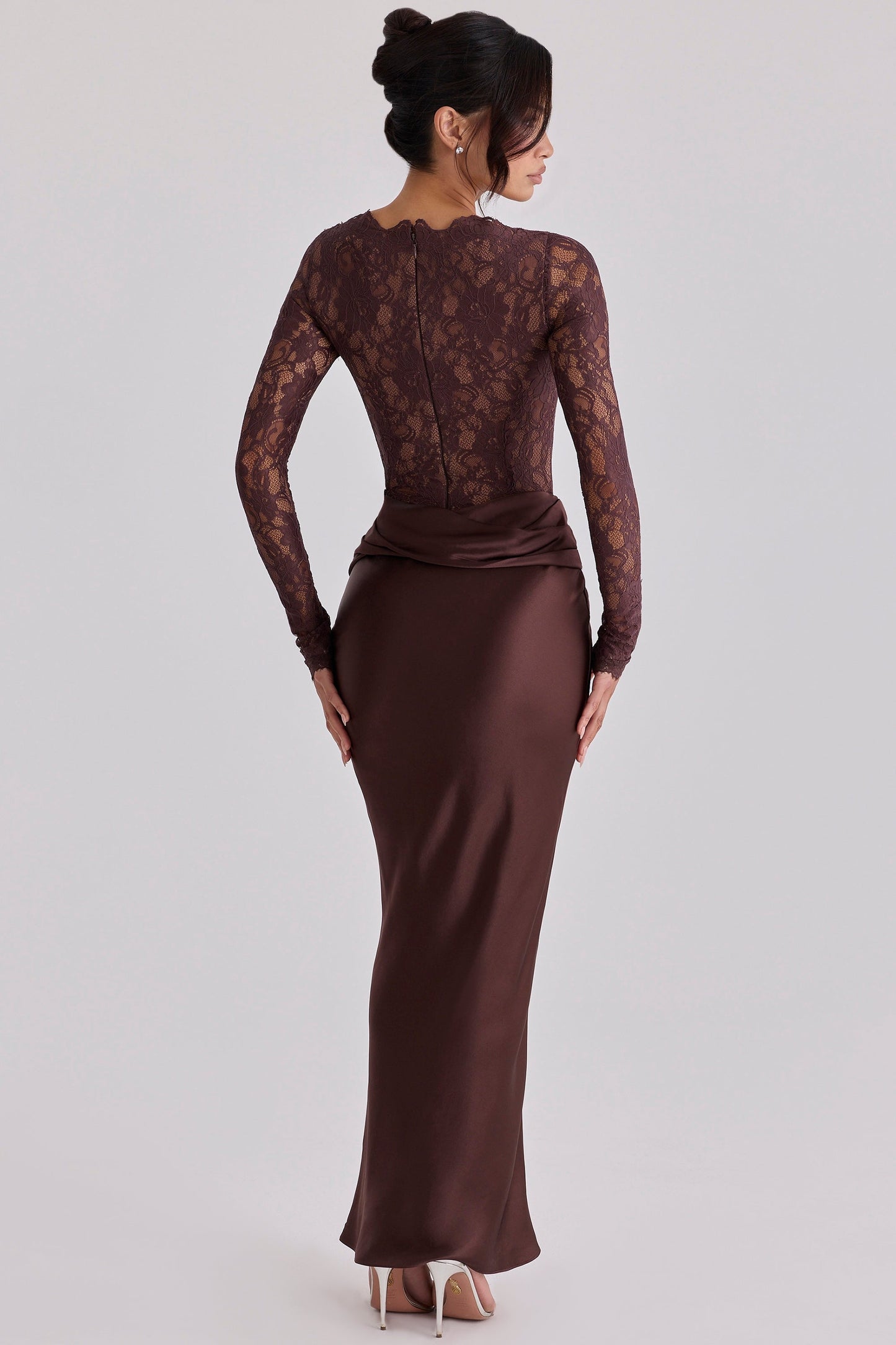 Koriora | Robe Longue Nadia  Satinée & Dentelle Élégante
